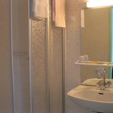 Maison Hotel Aux Cerisiers La Foret-Fouesnant Room photo